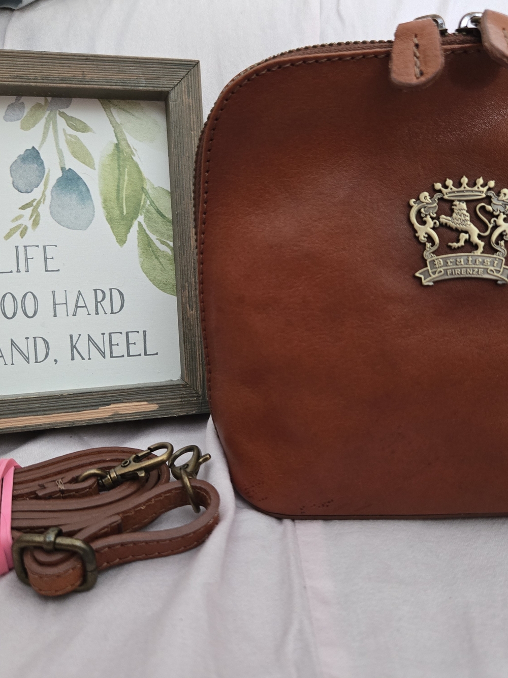Pratesi Farenzi Ladies Leather Crossbody Bag in Chestnut Brown. Brass Accents